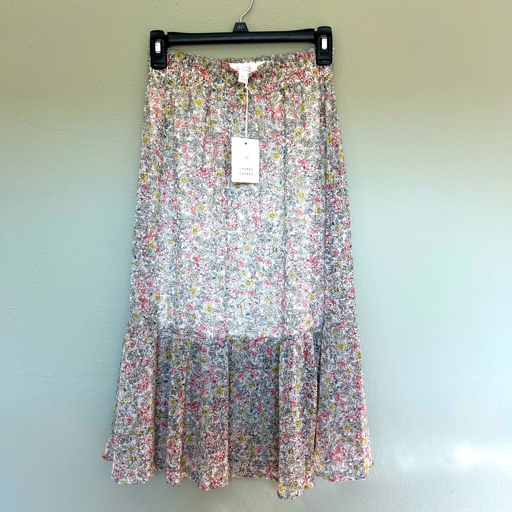 Shear floral skirt, lined.